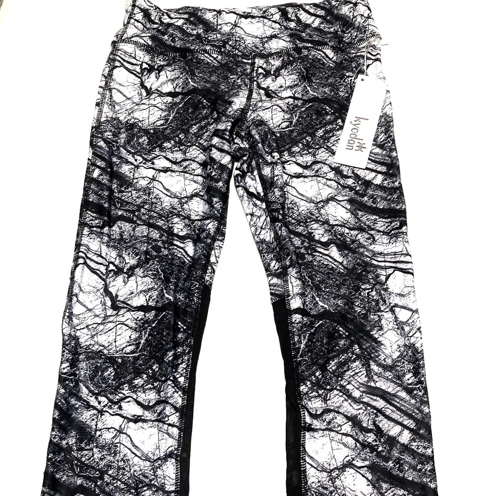 NEW Kyodan Mesh Calf Capri Yoga Leggings